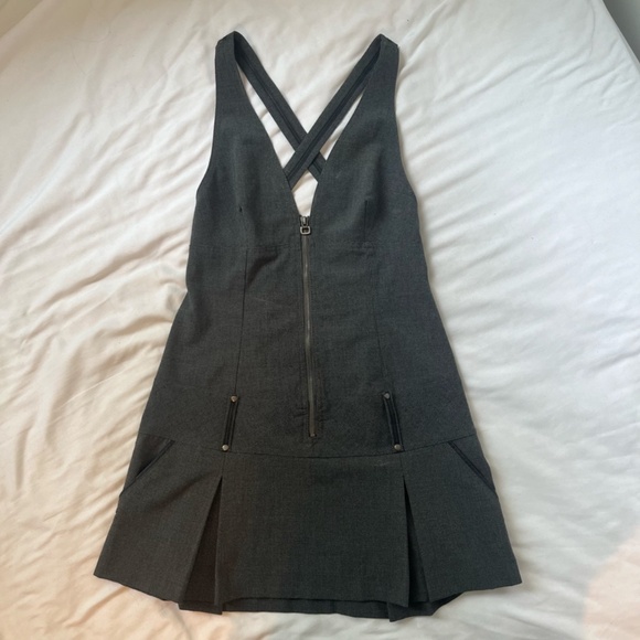 Grey sleeveless pleated mini dress - Picture 1 of 7